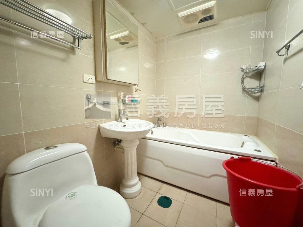 近遠百世紀皇家三房房屋室內格局與周邊環境