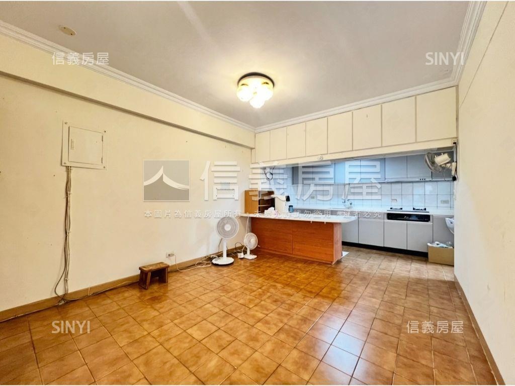 芝玉●朝南邊間３樓帶車位房屋室內格局與周邊環境