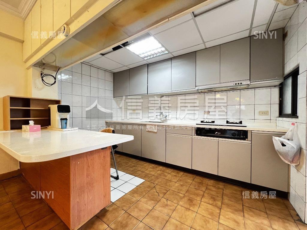 芝玉●朝南邊間３樓帶車位房屋室內格局與周邊環境