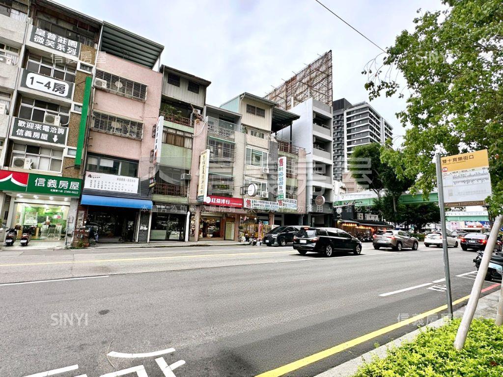 約１８米雙十路顯眼金透店房屋室內格局與周邊環境