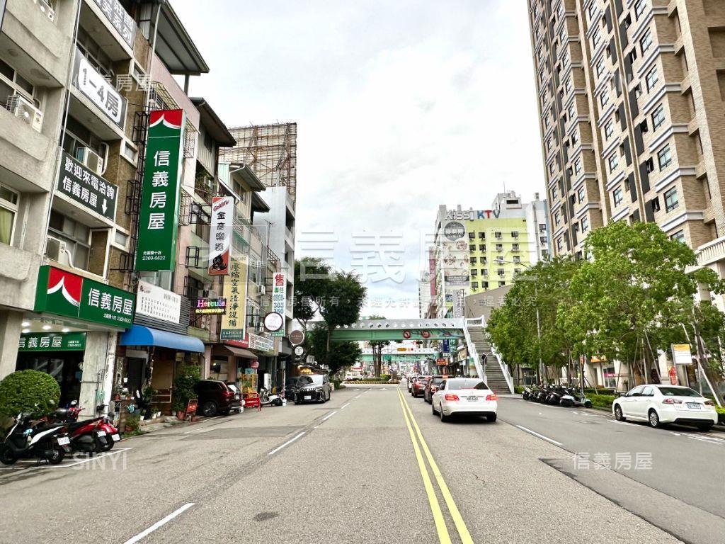 約１８米雙十路顯眼金透店房屋室內格局與周邊環境