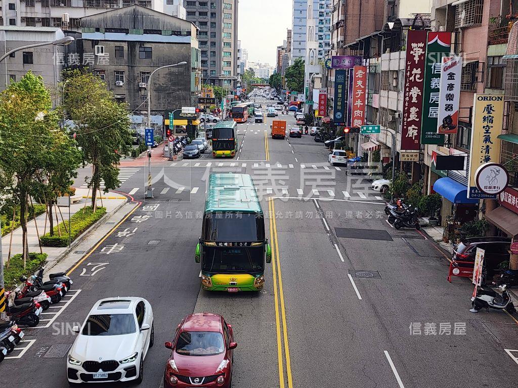 約１８米雙十路顯眼金透店房屋室內格局與周邊環境