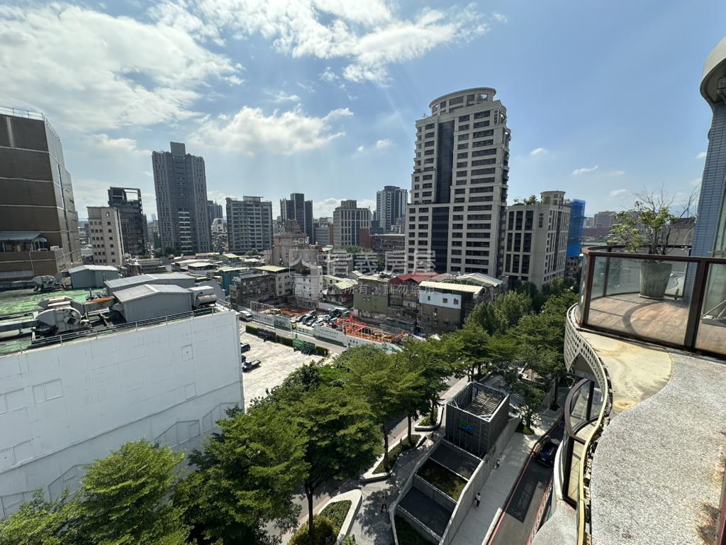 中山美學挑高美景美裝潢房屋室內格局與周邊環境