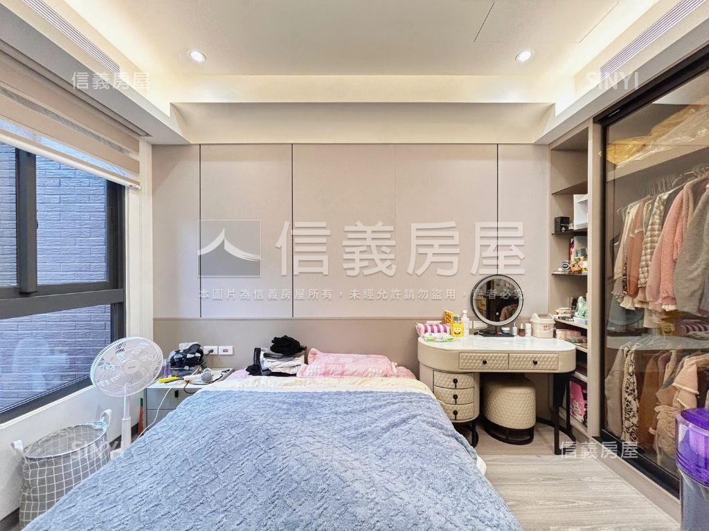 泰山新成屋２房車位房屋室內格局與周邊環境