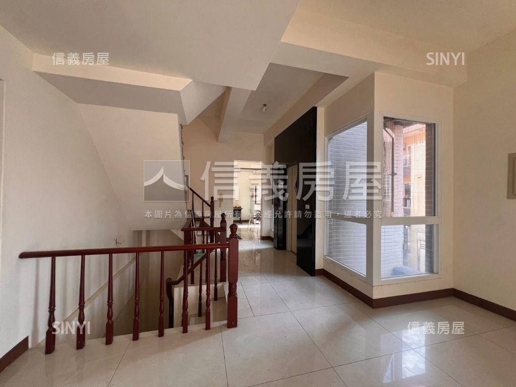 美濃歐風城堡透天店面１房屋室內格局與周邊環境