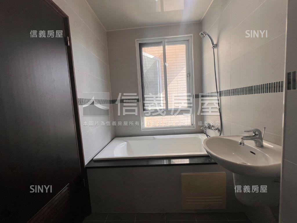 美濃歐風城堡透天店面１房屋室內格局與周邊環境