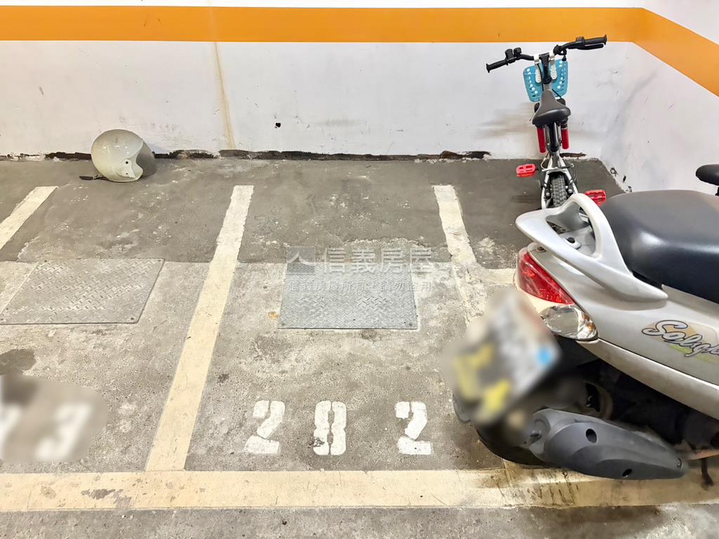 三鶯捷運四季高樓平面車位房屋室內格局與周邊環境