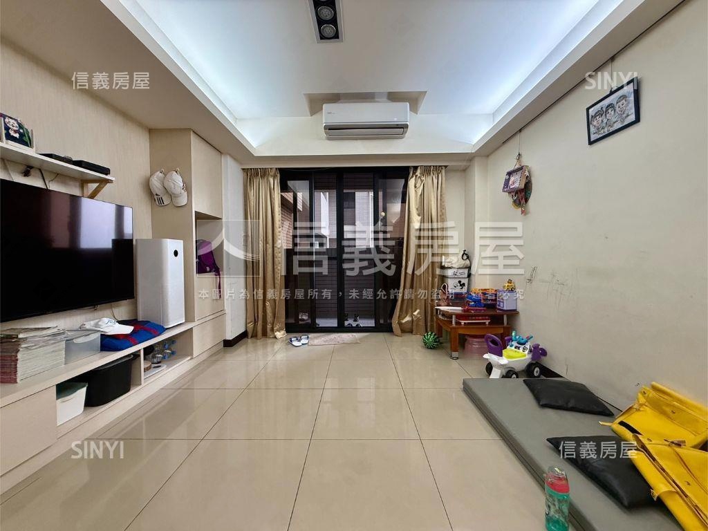 皇璽朝南三房平車房屋室內格局與周邊環境