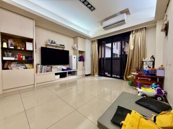 皇璽朝南三房平車