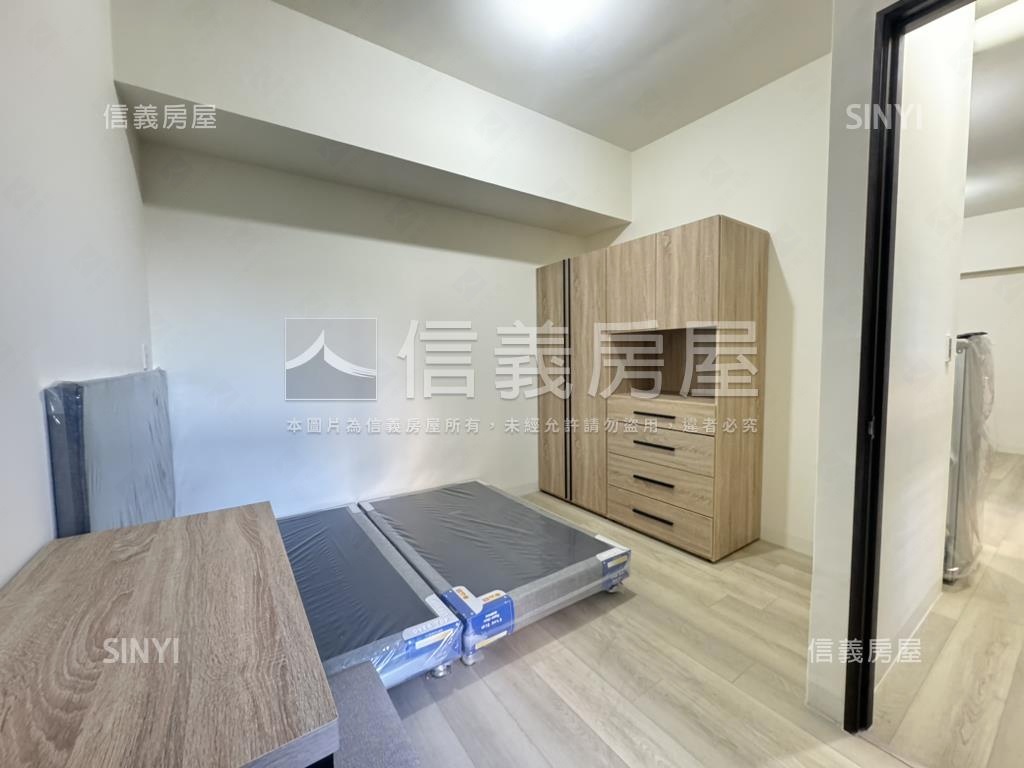 左營三鐵共站商圈２房美宅房屋室內格局與周邊環境