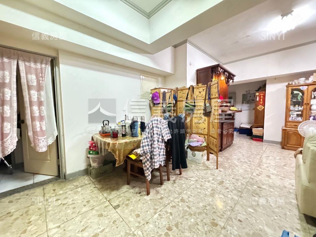 ★板新捷運電梯三房房屋室內格局與周邊環境