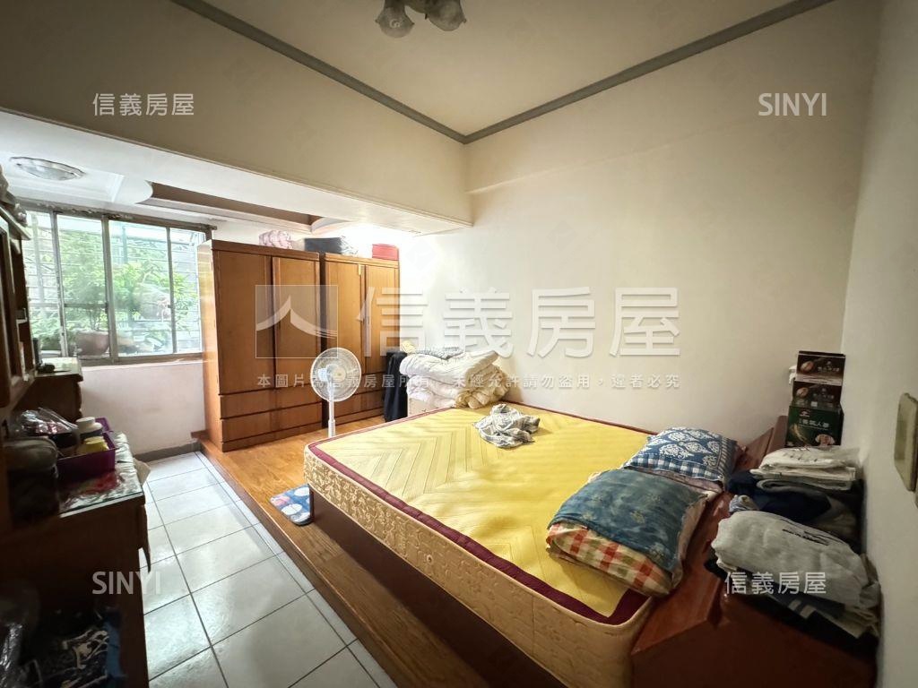 ★板新捷運電梯三房房屋室內格局與周邊環境