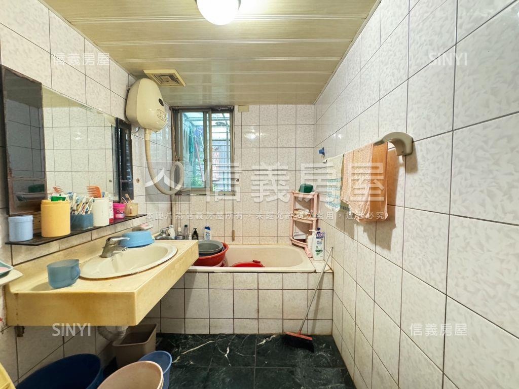 ★板新捷運電梯三房房屋室內格局與周邊環境