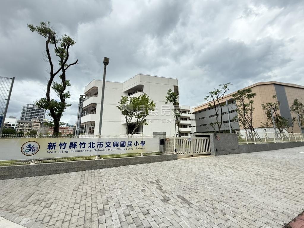 專任高鐵區富宇愛溫馨美屋房屋室內格局與周邊環境