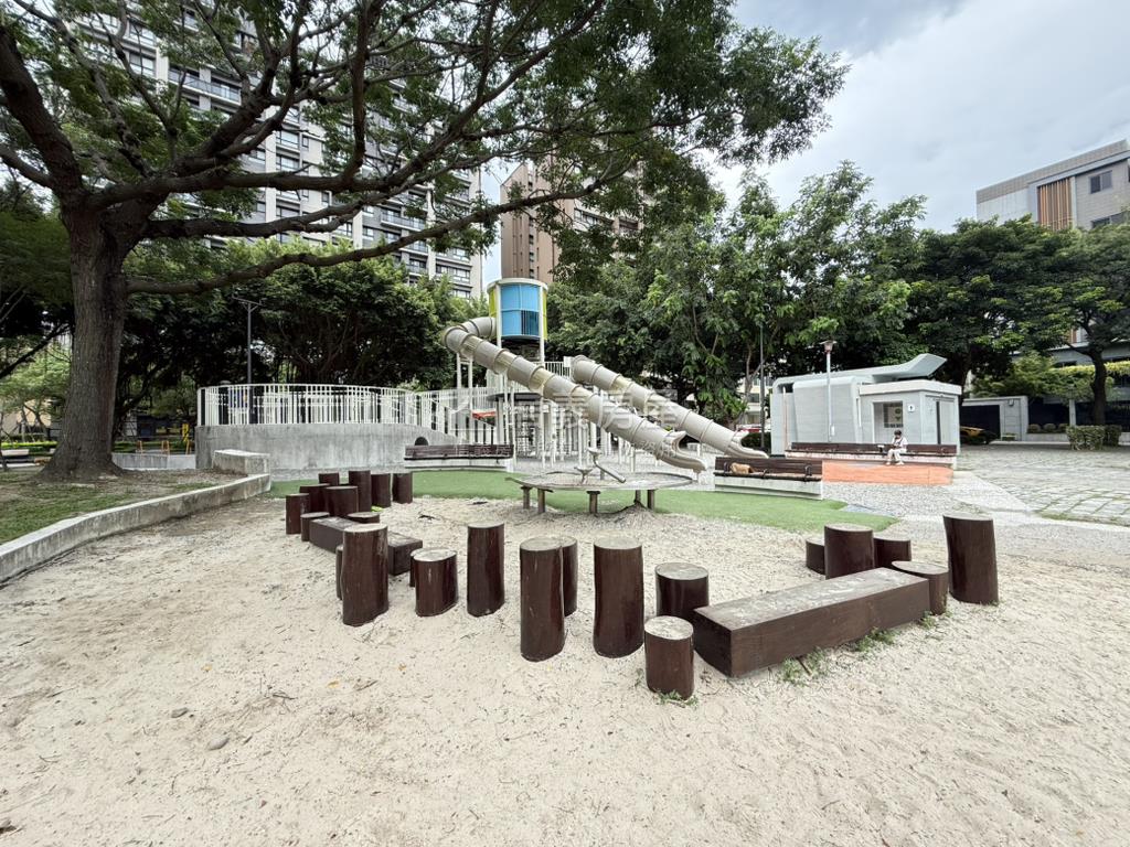 專任高鐵區富宇愛溫馨美屋房屋室內格局與周邊環境
