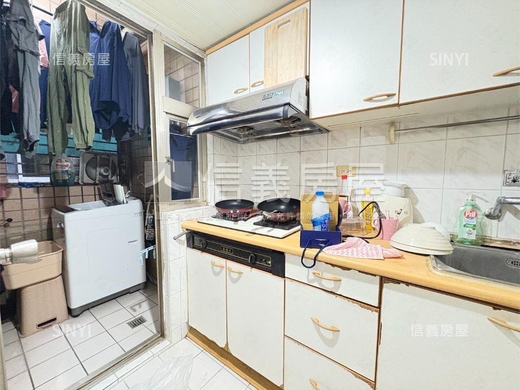 大有路三房有車位房屋室內格局與周邊環境