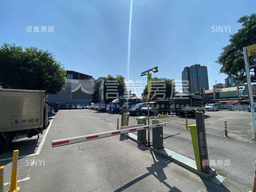 謄本商用獨棟大面寬店面房屋室內格局與周邊環境