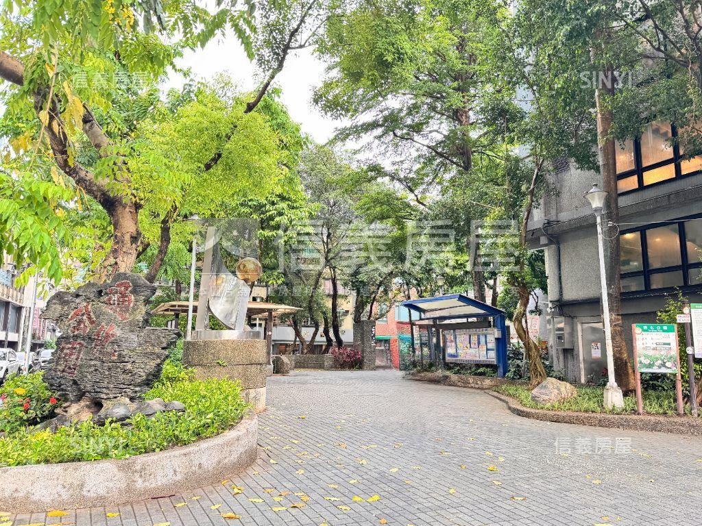 謄本商用獨棟大面寬店面房屋室內格局與周邊環境