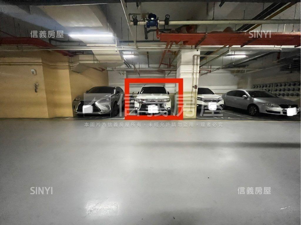 獅子城雙併次頂樓三房車位房屋室內格局與周邊環境
