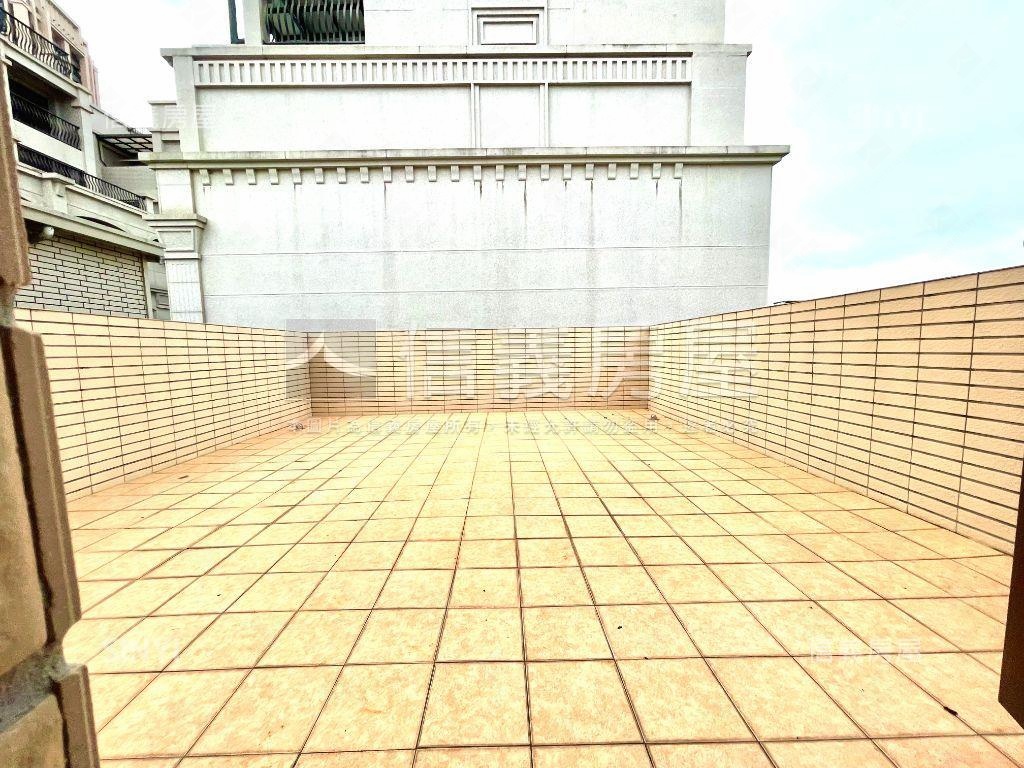 東區全新電梯別墅房屋室內格局與周邊環境