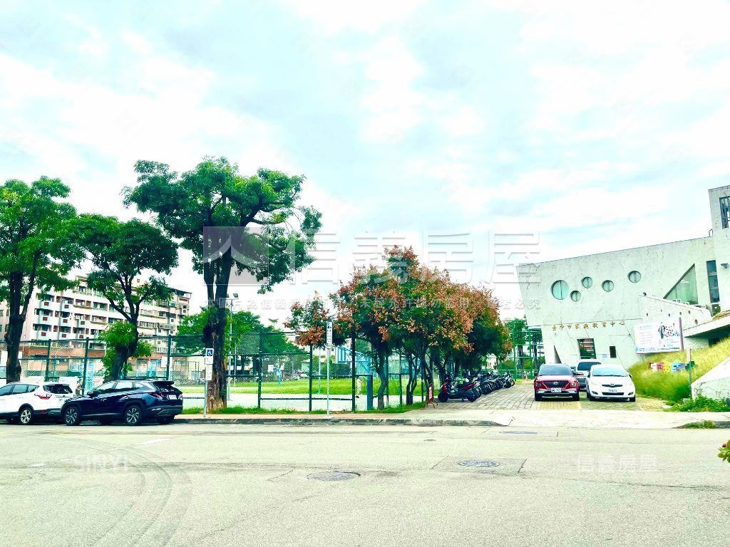 東區全新電梯別墅房屋室內格局與周邊環境