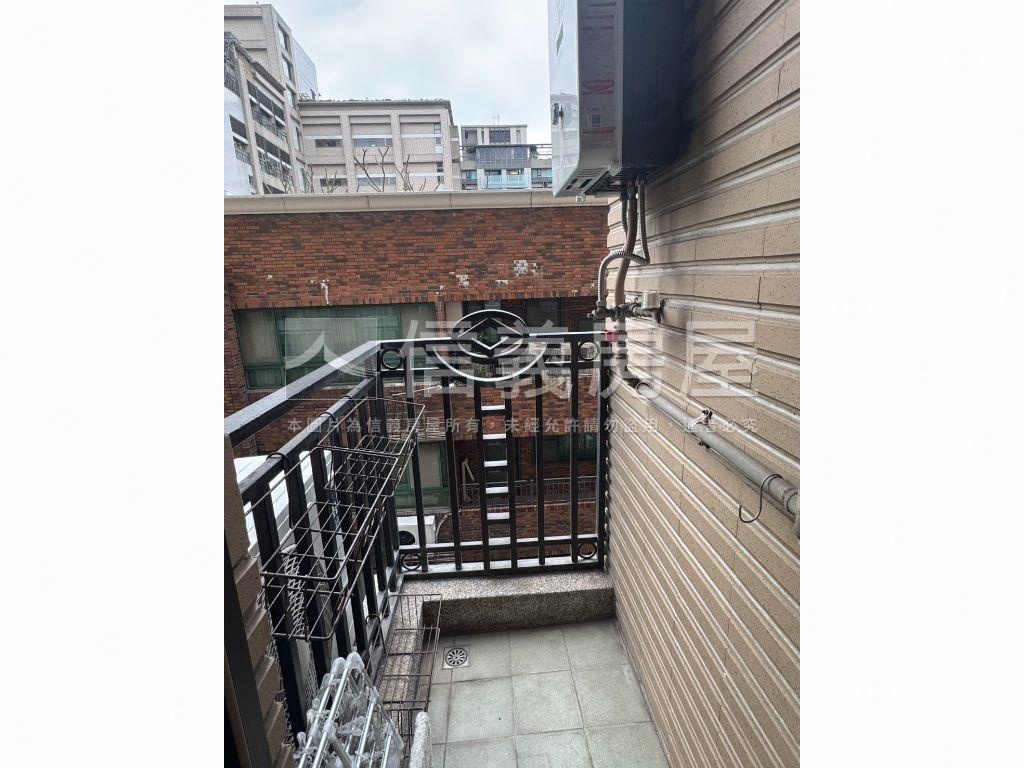清新挑高明亮小豪宅房屋室內格局與周邊環境