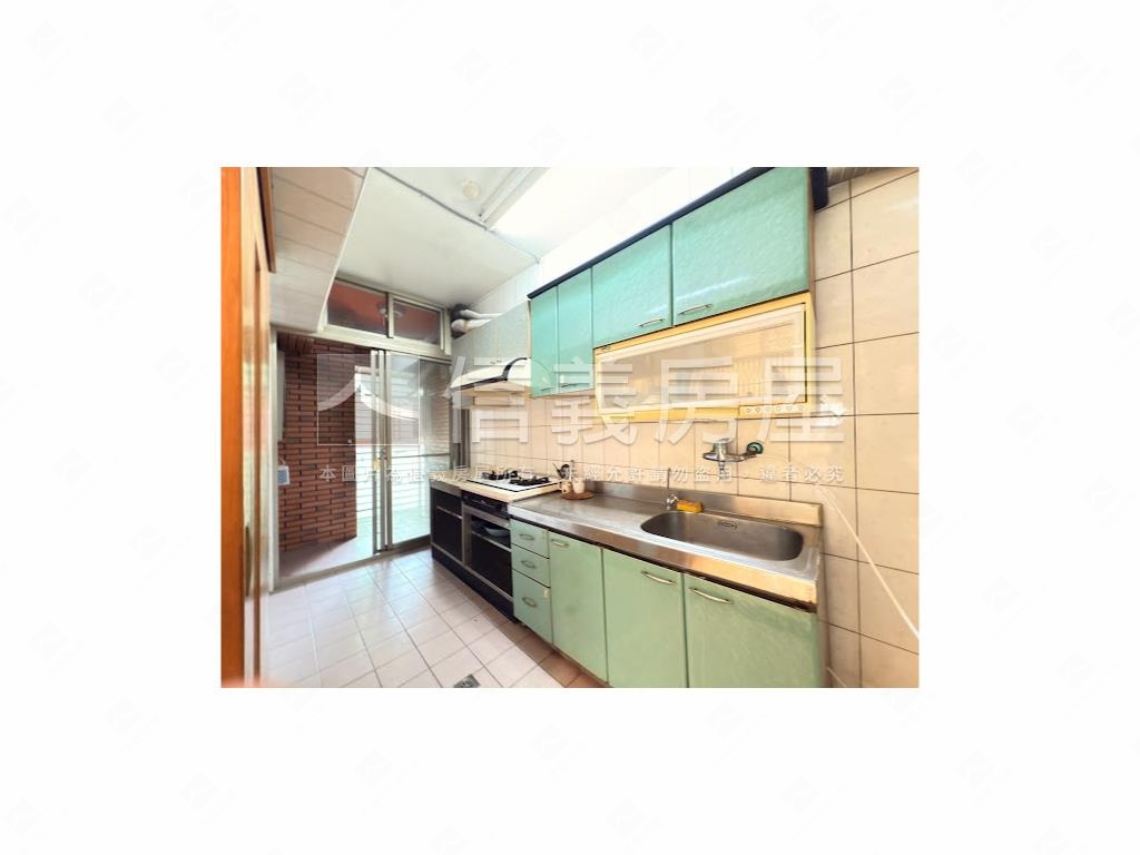 綠蓮莊面公園景觀三房車位房屋室內格局與周邊環境