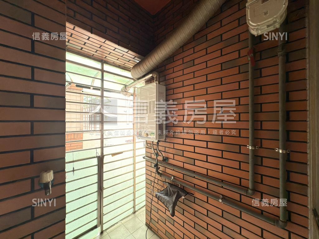 綠蓮莊面公園景觀三房車位房屋室內格局與周邊環境