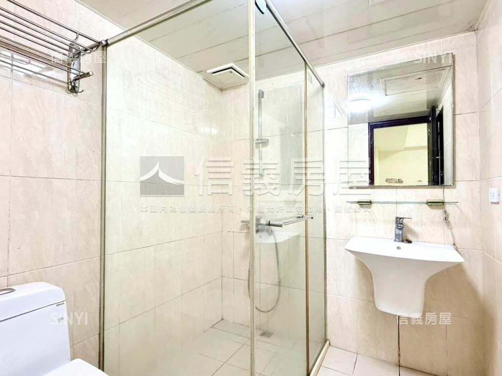 鴻築新巴黎三房帶坡平車位房屋室內格局與周邊環境