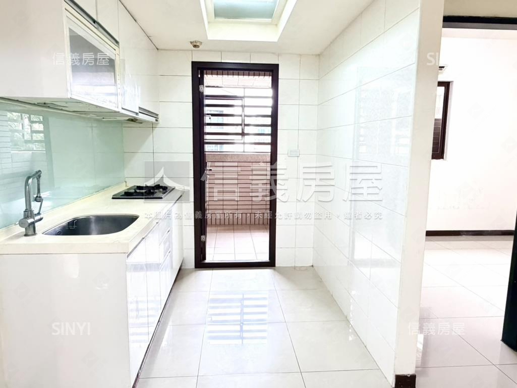 鴻築新巴黎三房帶坡平車位房屋室內格局與周邊環境