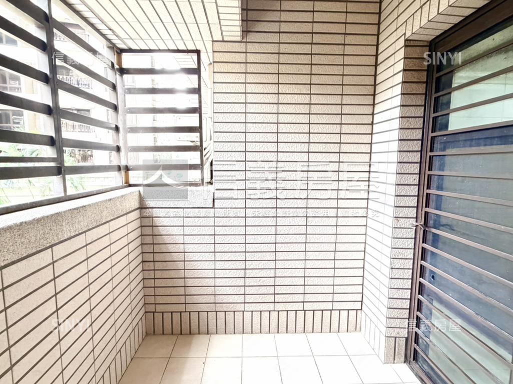 鴻築新巴黎三房帶坡平車位房屋室內格局與周邊環境