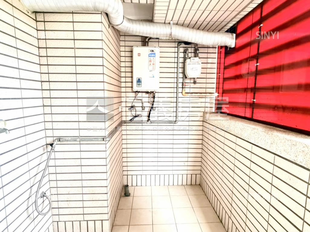 鴻築新巴黎三房帶坡平車位房屋室內格局與周邊環境