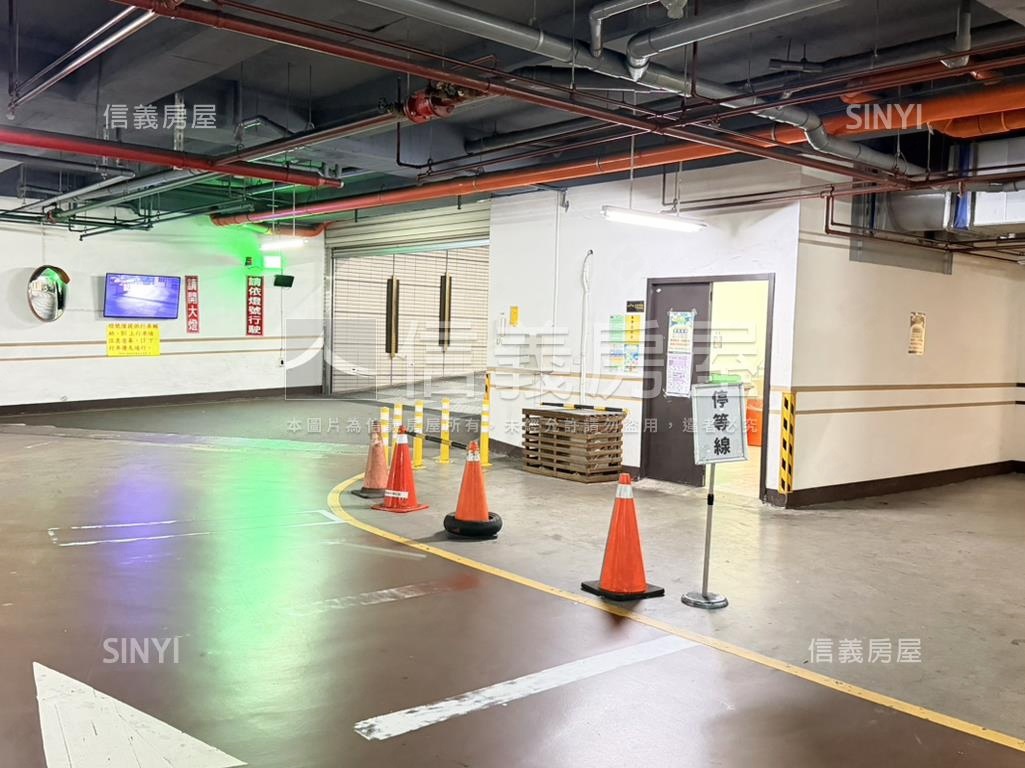 鴻築新巴黎三房帶坡平車位房屋室內格局與周邊環境