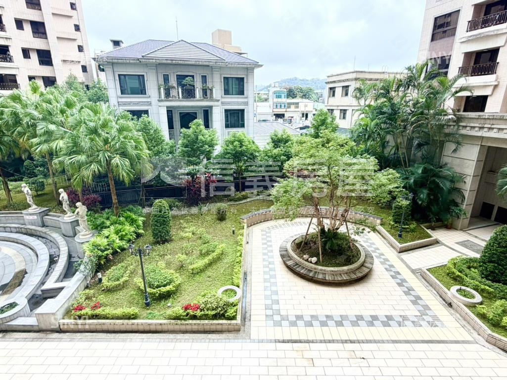 鴻築新巴黎三房帶坡平車位房屋室內格局與周邊環境