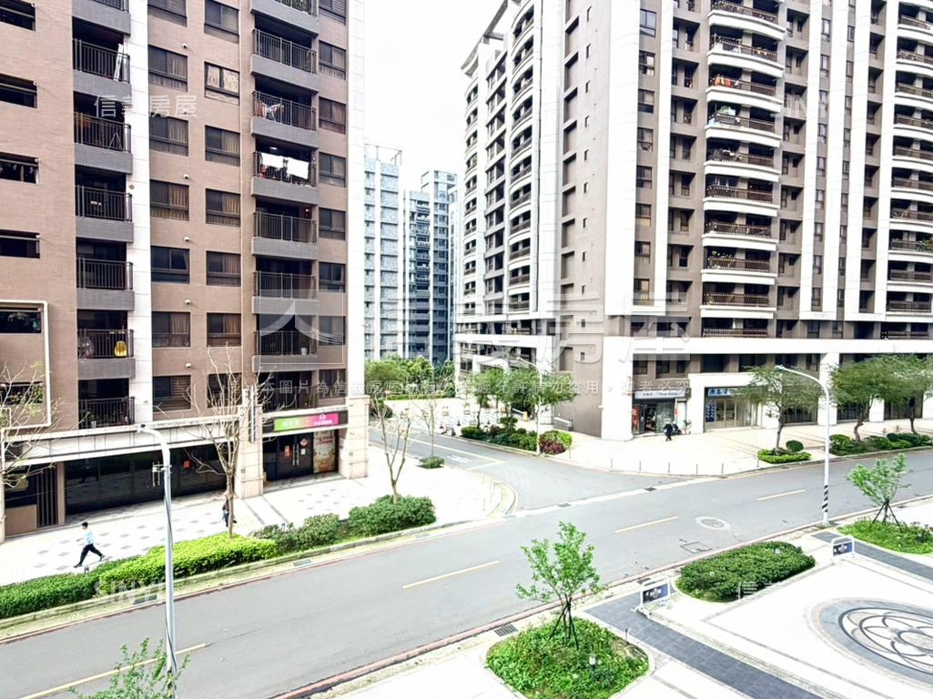 鴻築新巴黎三房帶坡平車位房屋室內格局與周邊環境