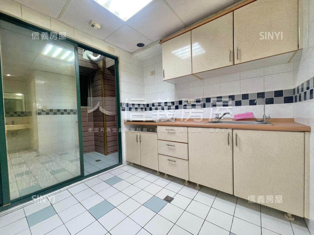 捷運公園百貨夜市機能美屋房屋室內格局與周邊環境