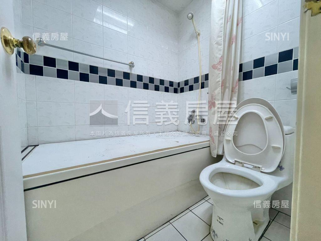 捷運公園百貨夜市機能美屋房屋室內格局與周邊環境