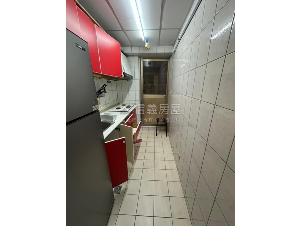 中醫寶璽三房有車位房屋室內格局與周邊環境