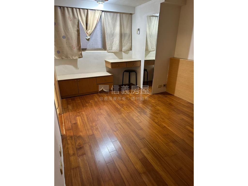 中醫寶璽三房有車位房屋室內格局與周邊環境