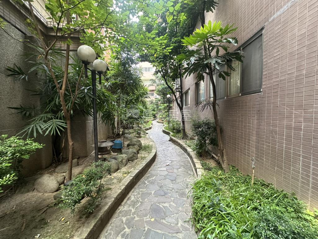 中醫寶璽三房有車位房屋室內格局與周邊環境