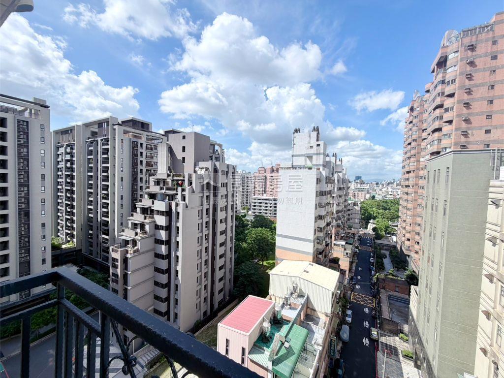 地中海高樓四房平車房屋室內格局與周邊環境