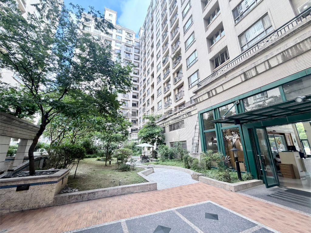 地中海高樓四房平車房屋室內格局與周邊環境
