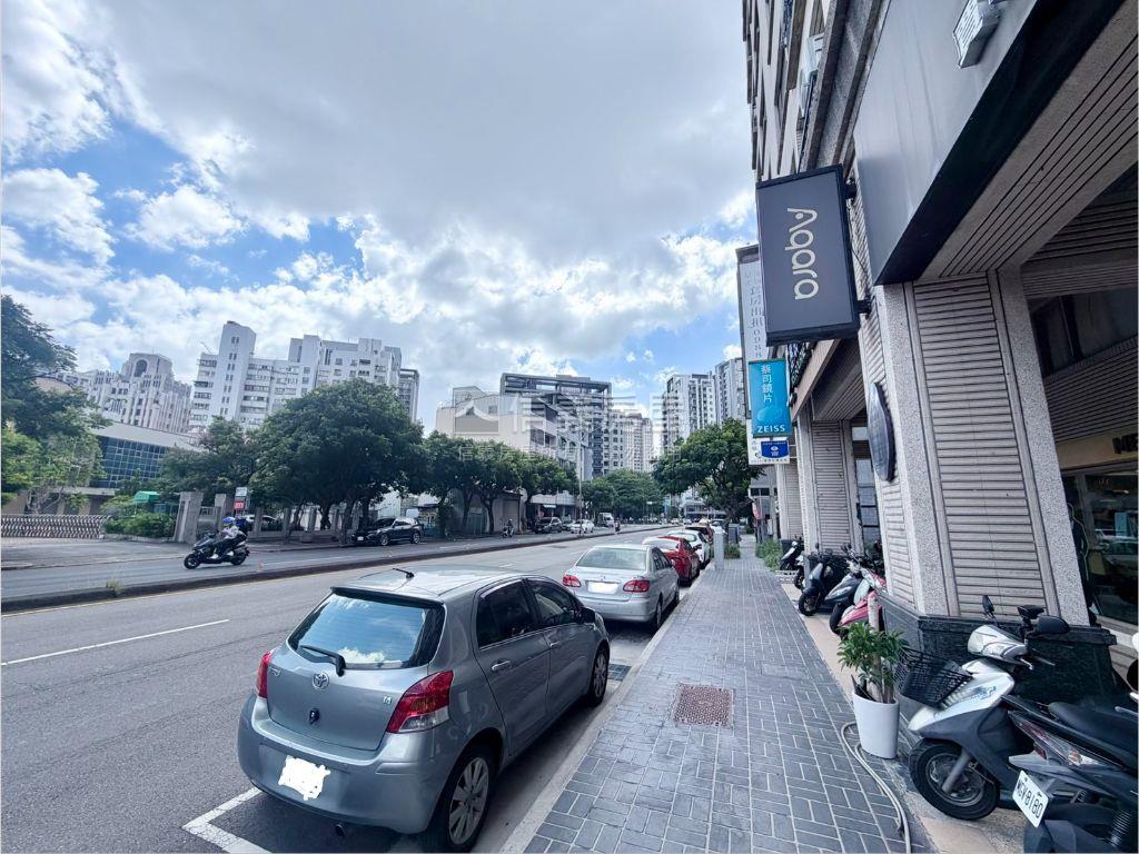 地中海高樓四房平車房屋室內格局與周邊環境