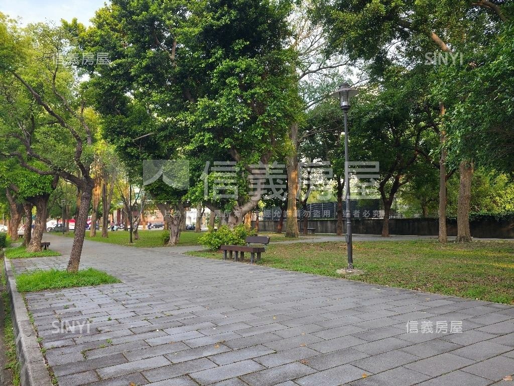 經國路綠園道大面寬金店面房屋室內格局與周邊環境