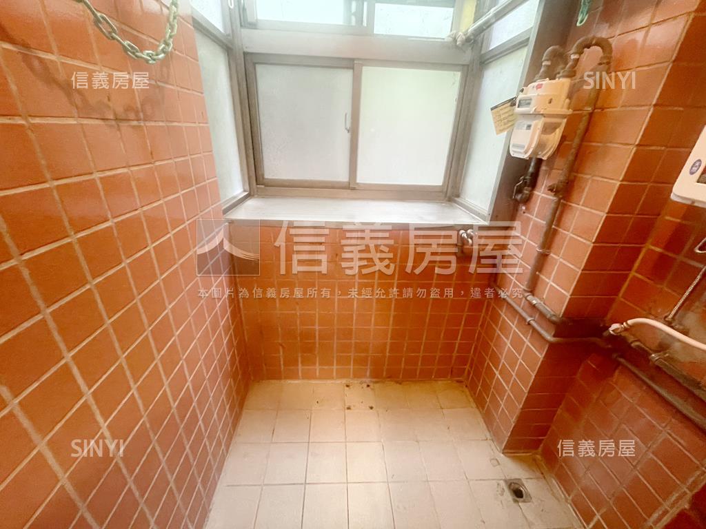 低總價。樹林電梯三房車位房屋室內格局與周邊環境