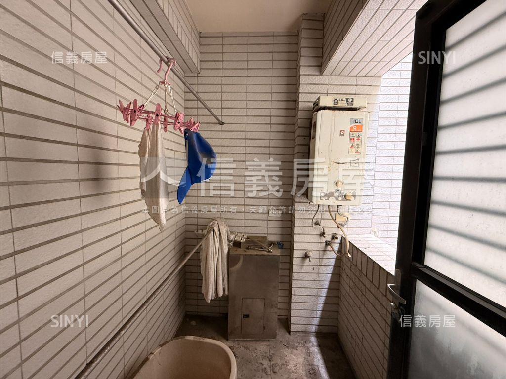 近虎林國小車庫美透天房屋室內格局與周邊環境