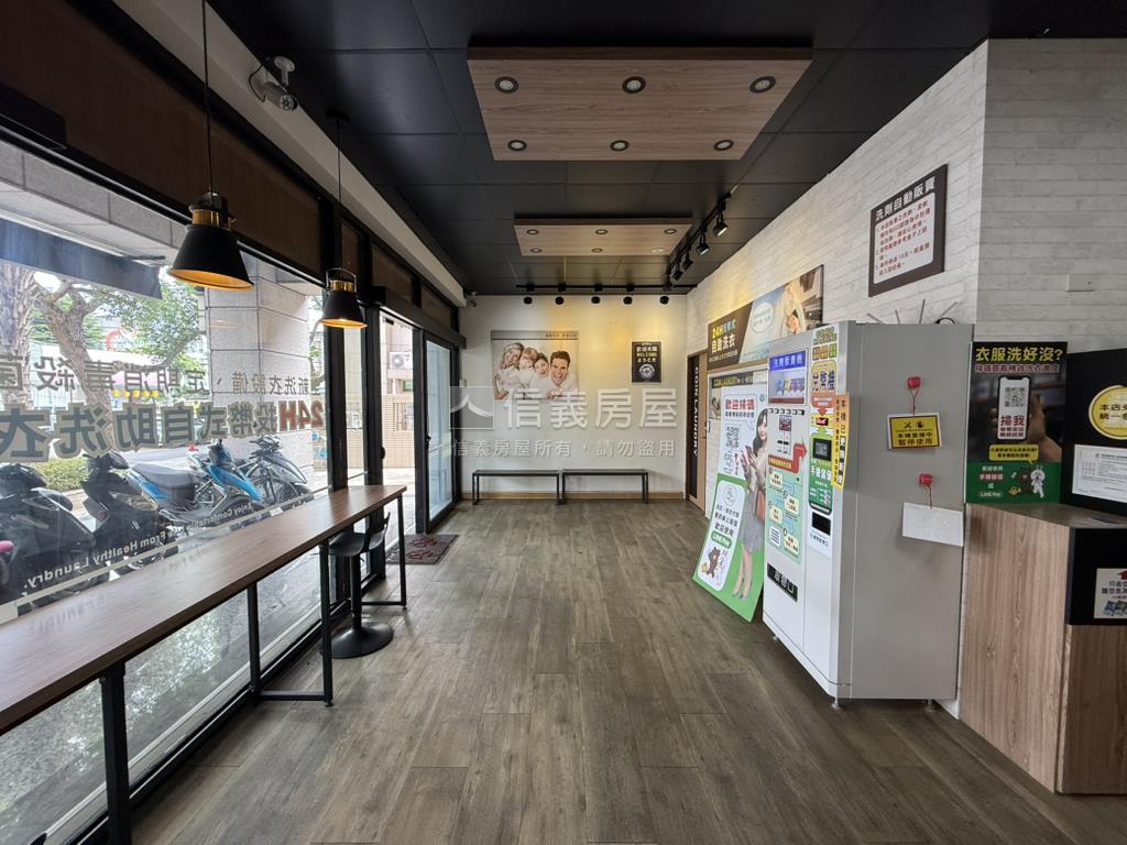 杜拜佳林路鈔集大面寬店面房屋室內格局與周邊環境