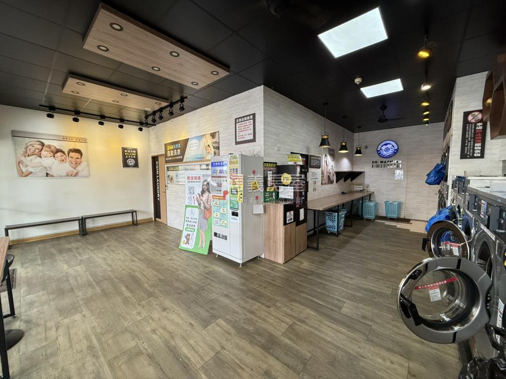 杜拜佳林路鈔集大面寬店面房屋室內格局與周邊環境