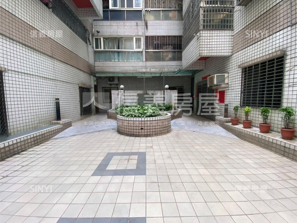 青松街三房車位美屋房屋室內格局與周邊環境