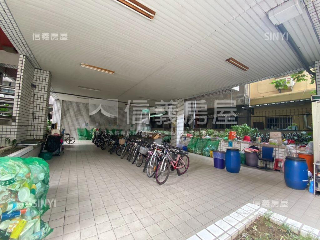 青松街三房車位美屋房屋室內格局與周邊環境